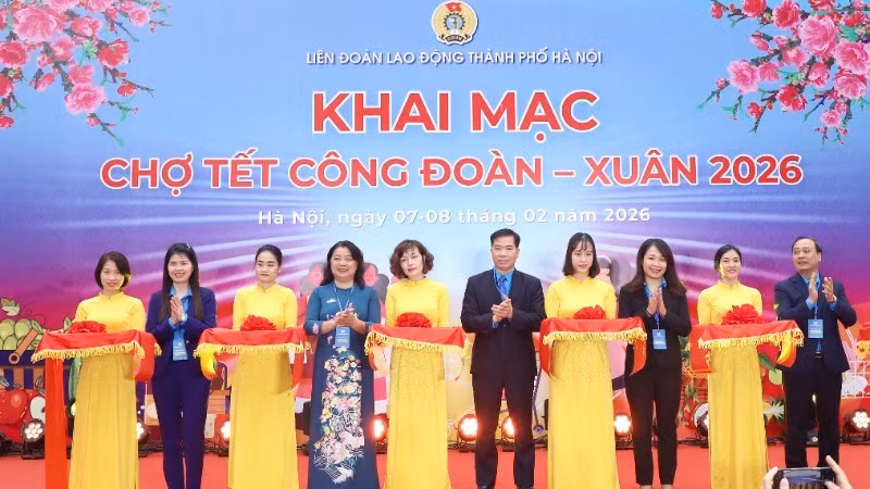 Chợ Tết diễn ra trong hai ngày 7/2-8/2.