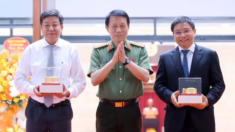 z6912579024198-eac41d99a4058927468d6172a835e275-1605.jpg