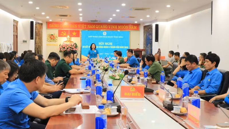 Đồng chí Thái Thu Xương phát biểu chỉ đạo.