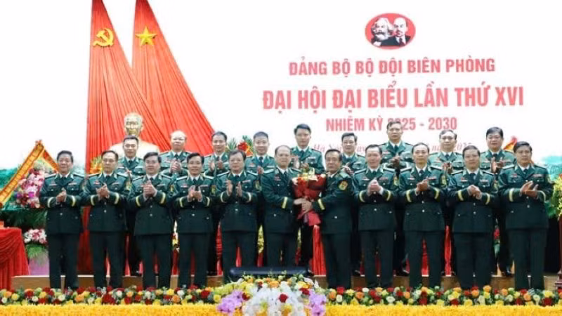 Ban Chấp hành Đảng bộ Bộ đội biên phòng nhiệm kỳ 2025-2030 và Đoàn đại biểu dự Đại hội Đảng bộ Quân đội lần thứ XII ra mắt đại hội ngày 15/8.