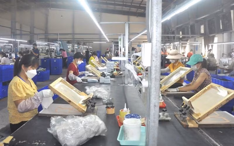 Với mức thu nhập hiện tại, công nhân, lao động không đủ bảo đảm cuộc sống ổn định.