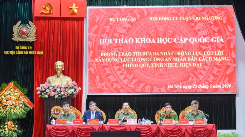 Các đồng chí điều hành hội thảo.