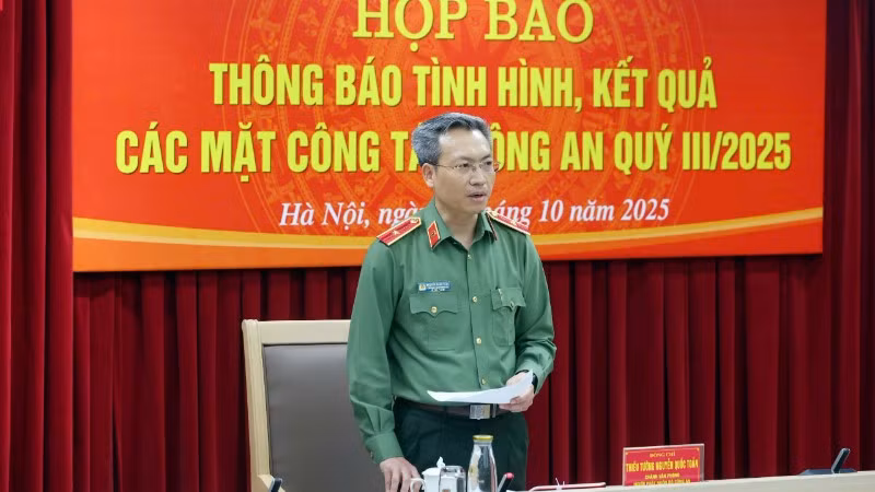 Chánh Văn phòng Bộ Công an, Thiếu tướng Nguyễn Quốc Toản chủ trì họp báo.