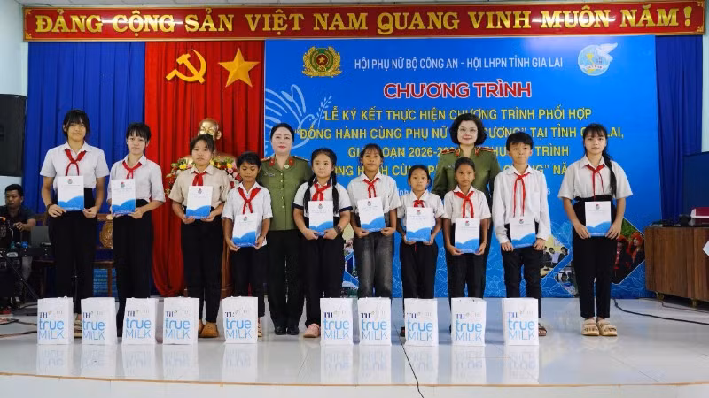 gen-h-z7707338706288-0ac681688ce31f82706e2f345cd0a054-7300.jpg