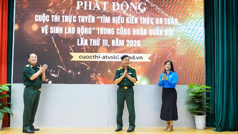 Các đại biểu thực hiện nghi thức phát động Cuộc thi.