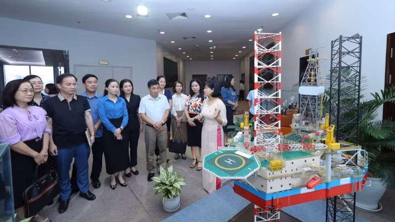 Mô hình sáng tạo của người lao động PetroVietnam. (Ảnh: BẢO DUY)