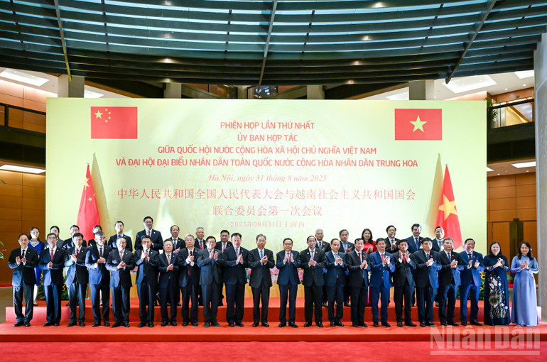 Đây là lần đầu tiên hai nước tổ chức Phiên họp Ủy ban hợp tác giữa Quốc hội Việt Nam và Nhân đại toàn quốc Trung Quốc. ndo_br_bnd-8383.jpg