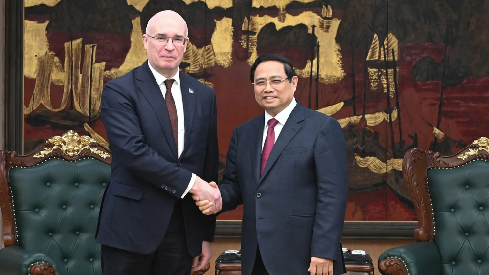 Thủ tướng Phạm Minh Chính đón Tổng Giám đốc Hãng thông tấn TASS (LB Nga) Andrey Kondrashov.