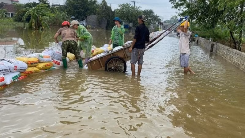 Mưa lũ gây ngập úng xã Xuân Mai. 
