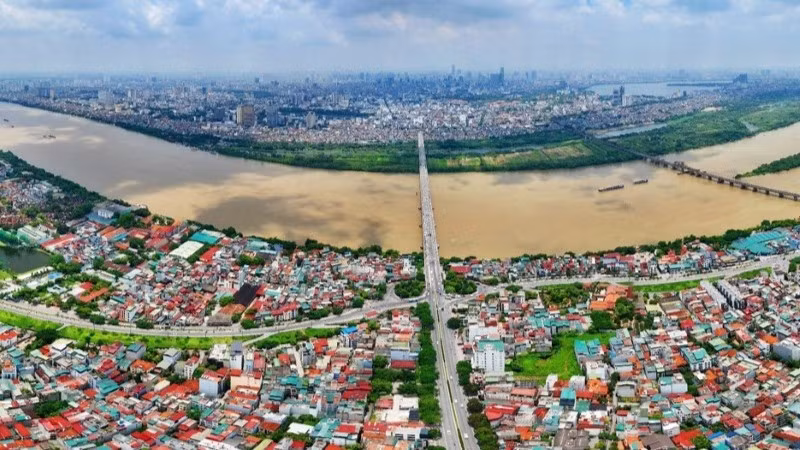Sông Hồng, đoạn chảy qua địa bàn thành phố Hà Nội. 