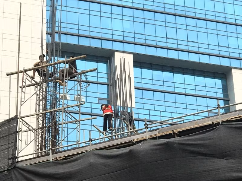 Bảo đảm an toàn trong thi công xây dựng. 