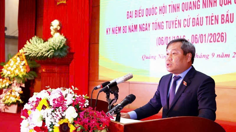 Bí thư Tỉnh ủy, Trưởng đoàn đại biểu Quốc hội tỉnh Quảng Ninh Vũ Đại Thắng phát biểu tại buổi lễ. qh-7.jpg