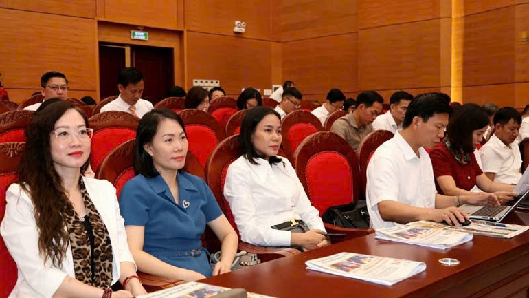 Các đại biểu tham dự Chương trình gặp mặt nhân kỷ niệm 80 năm Ngày Tổng tuyển cử đầu tiên bầu ra Quốc hội Việt Nam (6/1/1946-6/1/2026). qh-5.jpg