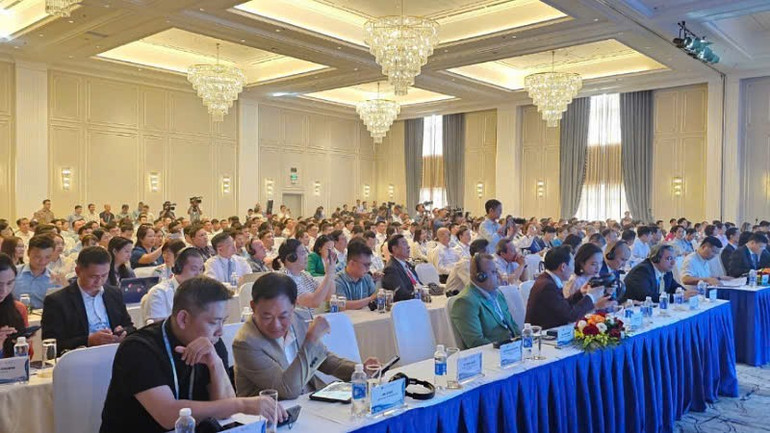 Các đại biểu tham dự diễn đàn. dd-4.jpg