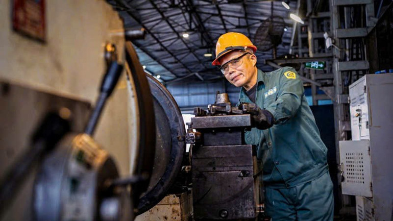 Công nhân vận hành, giám sát thiết bị tại nhà máy sàng tuyển của Công ty Tuyển than Cửa Ông. co-2.jpg