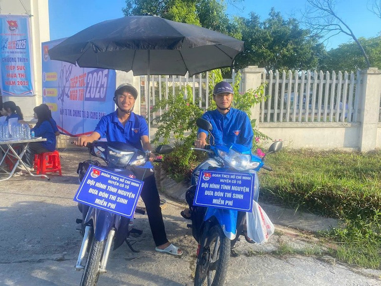 Lực lượng tình nguyện viên sẵn sàng hỗ trợ các thí sinh trong Kỳ thi tốt nghiệp trung học phổ thông. thi-4.jpg
