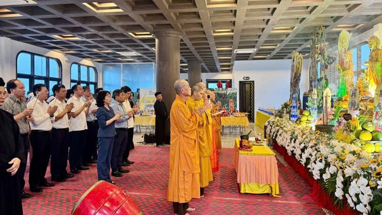 Các đại biểu tham dự Đại Lễ cầu siêu. cs-2.jpg