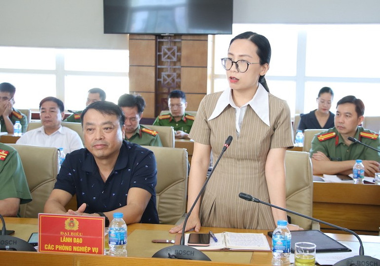 Đại diện các đơn vị phát biểu tham gia ý kiến tại Hội nghị. img-8081.jpg