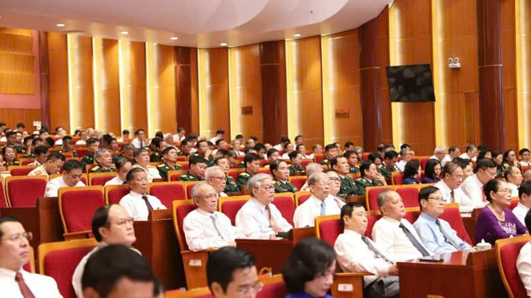 Các đại biểu dự Lễ kỷ niệm 80 năm Cách mạng Tháng Tám và Quốc khánh 2/9. kn-3.jpg