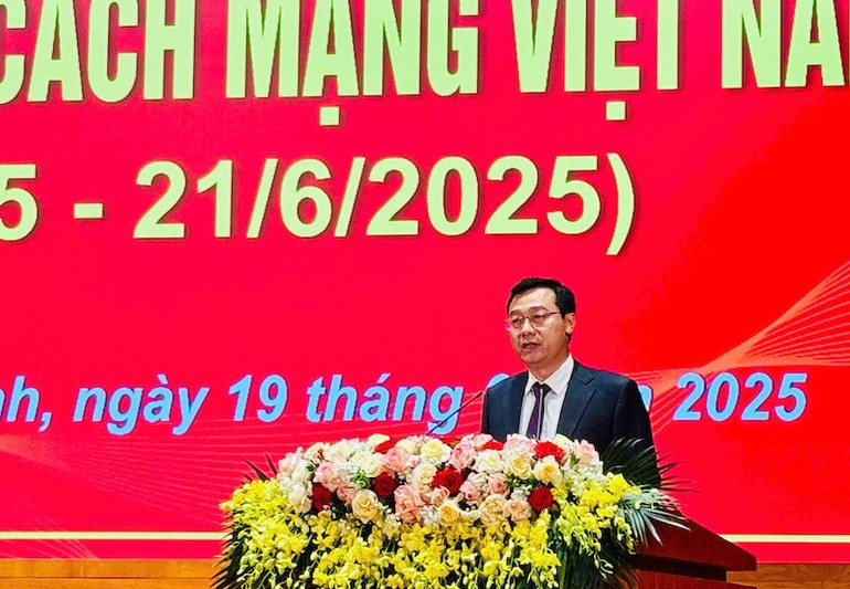 Chủ tịch Hội nhà báo Việt Nam tỉnh Quảng Ninh Nguyễn Thế Lãm đọc diễn văn tại Lễ kỷ niệm 100 năm Ngày Báo chí Cách mạng Việt Nam. 2.jpg