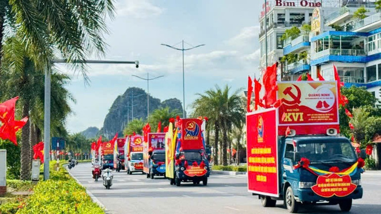 Đoàn xe diễu hành đi qua các tuyến đường chính và khu vực tổ chức Đại hội. xe-4.jpg