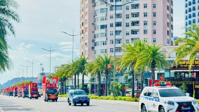 Đoàn xe diễu hành đã tạo nên không khí phấn khởi của cán bộ, đảng viên và nhân dân hướng về Đại hội Đảng bộ tỉnh Quảng Ninh lần thứ XVI. xe-3.jpg