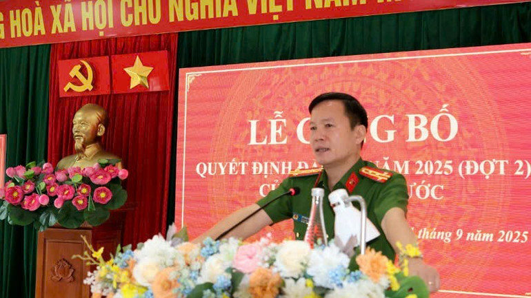 Đại tá Lê Hồng Vân, Phó Giám đốc Công an tỉnh Quảng Ninh phát biểu tại buổi Lễ. dx-3.jpg