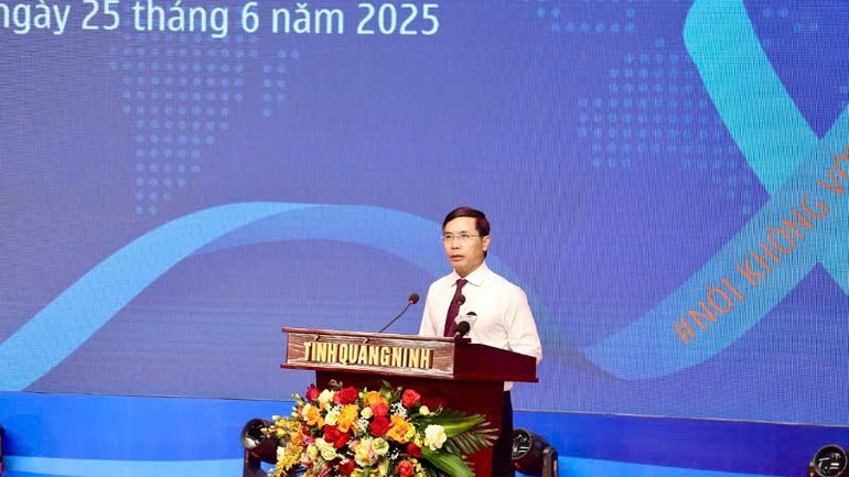 Chủ tịch Ủy ban nhân dân tỉnh Quảng Ninh Phạm Đức Ấn phát biểu tại lễ mít-tinh. mt-4.jpg