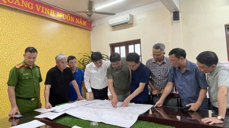 Lãnh đạo tỉnh Quảng Ninh và lãnh đạo TKV đến hiện trường chỉ đạo triển khai công tác khắc phục sự cố. duong-huy.jpg