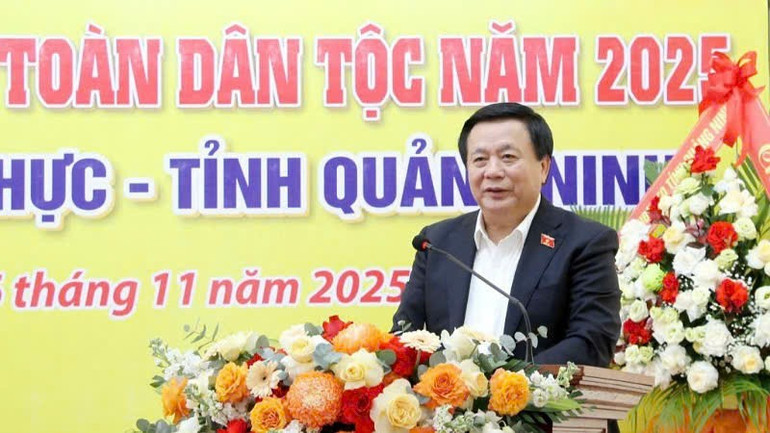 Comrade Nguyen Xuan Thang spoke at the Great Unity Day in Vinh Thuc commune. thang-2.jpg