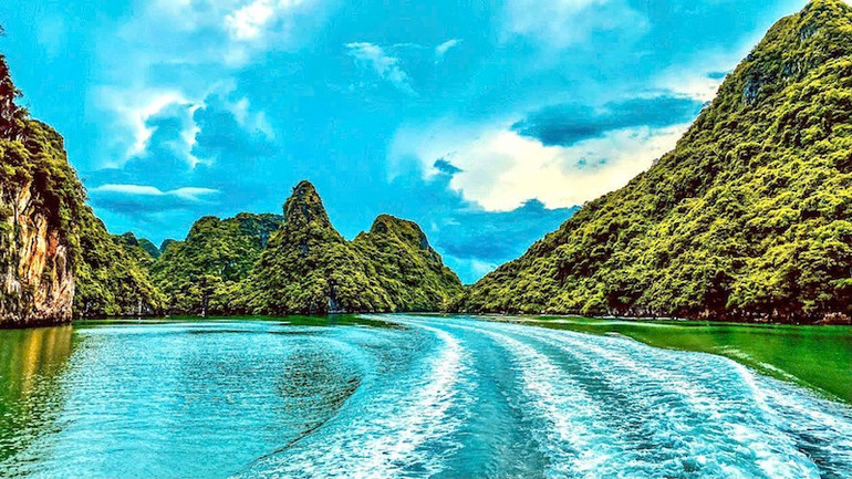 Di sản thiên nhiên thế giới Vịnh Hạ Long có vẻ đẹp quyến rũ và là điểm đến của du khách trong nước và quốc tế. vinh-hl.jpg