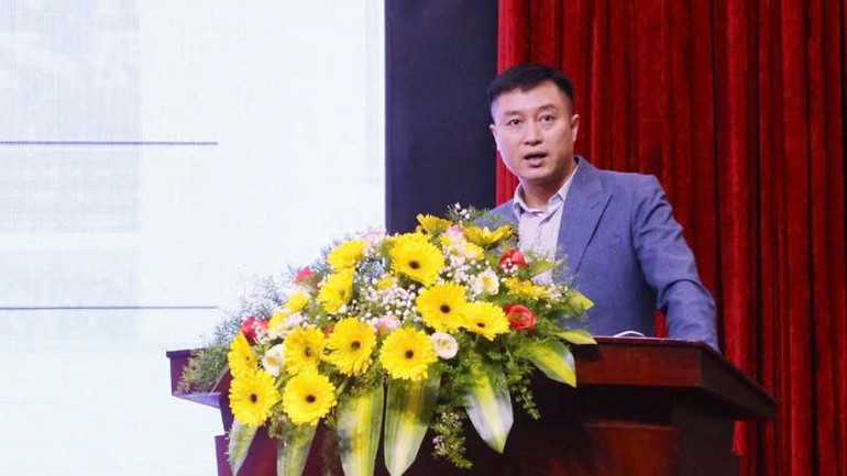 Nhà báo Hoàng Nhật, Phó Trưởng Ban Nhân Dân điện tử, Báo Nhân Dân trình bày tham luận tại tọa đàm. toa-dam-8.jpg