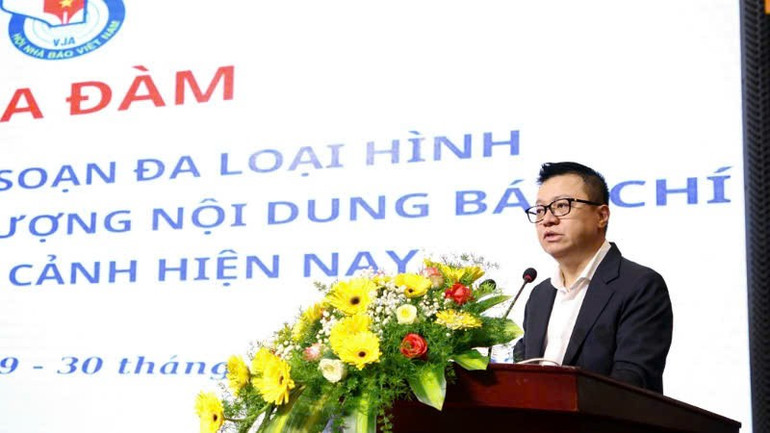 Đồng chí Lê Quốc Minh, Ủy viên Trung ương Đảng, Tổng Biên tập Báo Nhân Dân, Phó Trưởng Ban Tuyên giáo và Dân vận Trung ương, Chủ tịch Hội Nhà báo Việt Nam phát biểu khai mạc tọa đàm. toa-dam-2.jpg