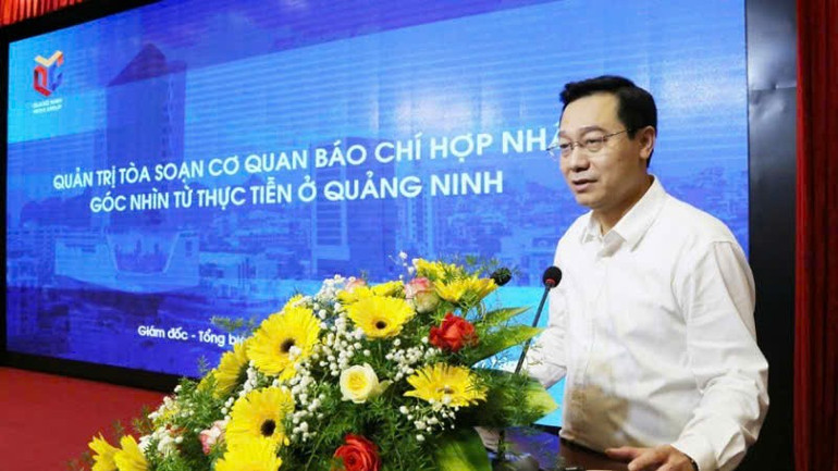 Nhà báo Nguyễn Thế Lãm, Giám đốc, Tổng Biên tập Báo và Phát thanh, Truyền hình Quảng Ninh trình bày tham luận tại tọa đàm. toa-dam-6.jpg