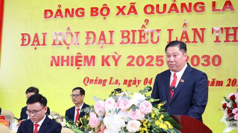 Bí thư Đảng ủy xã Quảng La, đồng chí Đỗ Khánh Tùng phát biểu tại Đại hội. quang-la-3.jpg
