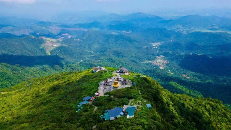 កន្លែងទេសភាព Yen Tu ខេត្ត Quang Ninh។ hop-bao-4.jpg