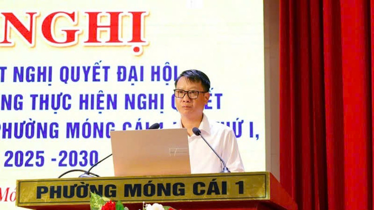 Bí thư Đảng ủy Phường Móng Cái 1 Hồ Quang Huy phát biểu tại Hội nghị quán triệt Nghị quyết đại hội, chương trình hành động thực hiện Nghị quyết Đại hội đại biểu Đảng bộ phường Móng Cái 1 lần thứ I, nhiệm kỳ 2025-2030. mc-4.jpg