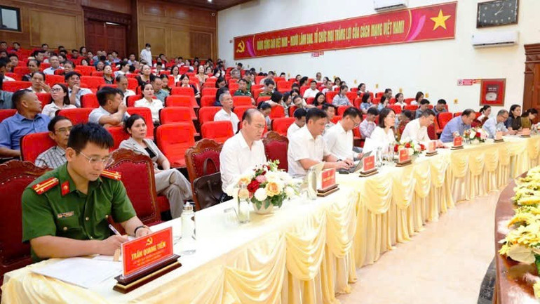 Hội nghị học tập, quán triệt Nghị quyết đại hội, chương trình hành động thực hiện Nghị quyết Đại hội đại biểu Đảng bộ phường Móng Cái 1 lần thứ I, nhiệm kỳ 2025-2030. mc-5.jpg