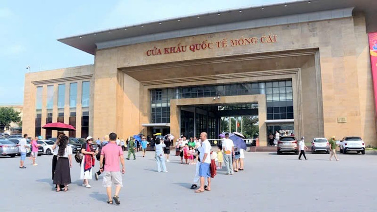 Cửa khẩu quốc tế Móng Cái (Quảng Ninh). mc-1.jpg