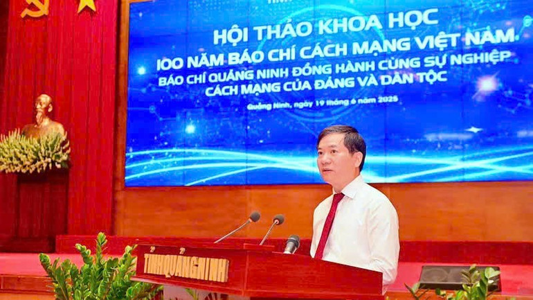 Phó Bí thư Tỉnh ủy Quảng Ninh Vũ Quyết Tiến phát biểu khai mạc hội thảo. ht-2.jpg