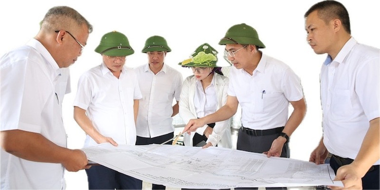 Lãnh đạo Công ty Than Uông Bí khảo sát dự án khai thác hầm lò khu Tân Yên-mỏ Đông Tràng Bạch, công suất 0,45 triệu tấn/năm. than-nam-mau-8642.jpg
