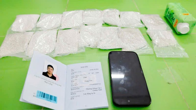 Số bạc được Nguyễn Anh Tuấn vận chuyển trái phép qua cửa khẩu quốc tế Móng Cái. anh-bac-2.jpg