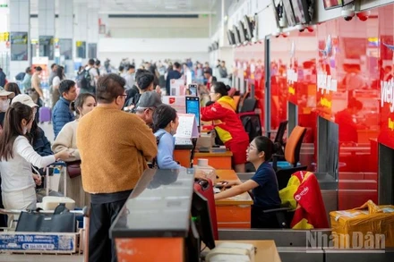 Dự báo Tết Nguyên đán năm nay, sản lượng hành khách đi lại qua Cảng Hàng không quốc tế Nội Bài có thể đạt tăng trưởng hai con số, thiết lập “đỉnh” mới.