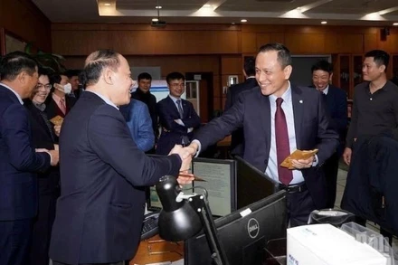 Tổng Giám đốc Vietnam Airlines Lê Hồng Hà chúc Tết cán bộ, nhân viên tại Trung tâm Điều hành khai thác (OCC).