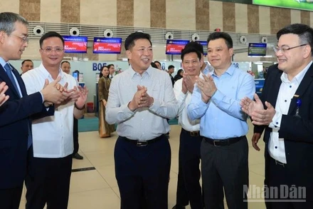 Bộ trưởng Xây dựng Trần Hồng Minh thị sát tại Nhà ga T1 Cảng Hàng không quốc tế Nội Bài.