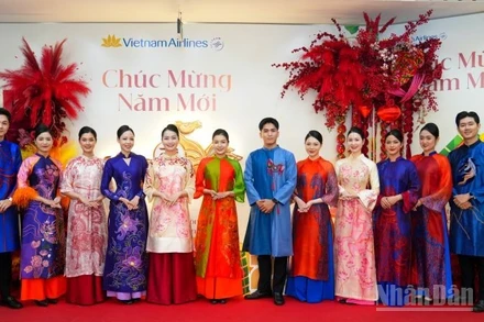 Vietnam Airlines mang không khí Tết cổ truyền lan tỏa trên từng chuyến bay.