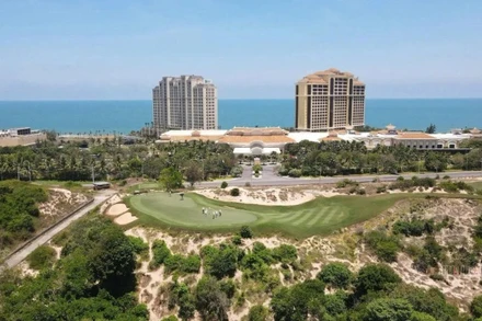 Một góc của khu du lịch Hồ Tràm. (Ảnh: PHÚ MỸ)