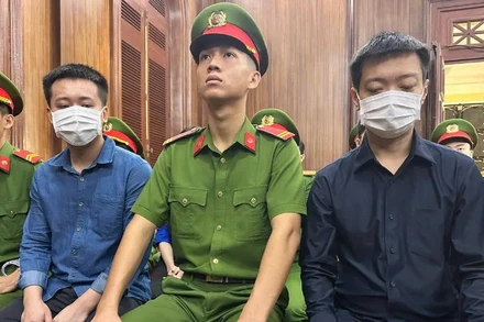 Các bị cáo tại phiên xét xử. 