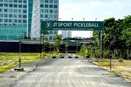 Một sân thể thao tạm ngừng hoạt động sau đợt kiểm tra của đoàn công tác liên ngành phường Bình Trưng. 