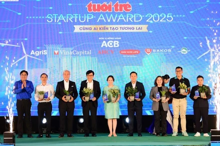 Ban Tổ chức tri ân các đơn vị đồng hành.